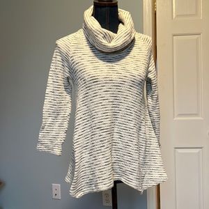Eyeshadow cowl neck 3/4 sleeve sweater gray and cream
